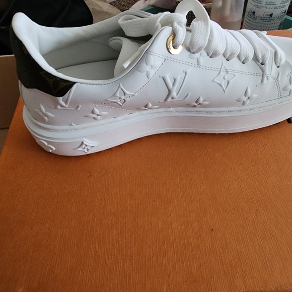 Louis Vuttion Time Out - Picture 3 of 6